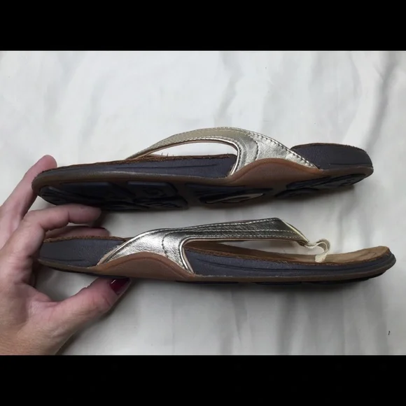 OluKai Kumu Gold Flip Flop Sandals - 7 - Picture 7 of 8